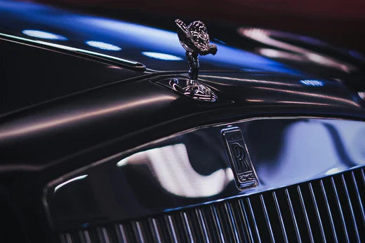 Rolls-Royce x SWISSVAX Car Care Collection : Quand des Chefs-d'Œuvre Automobiles Rencontrent un Soin d'Exception