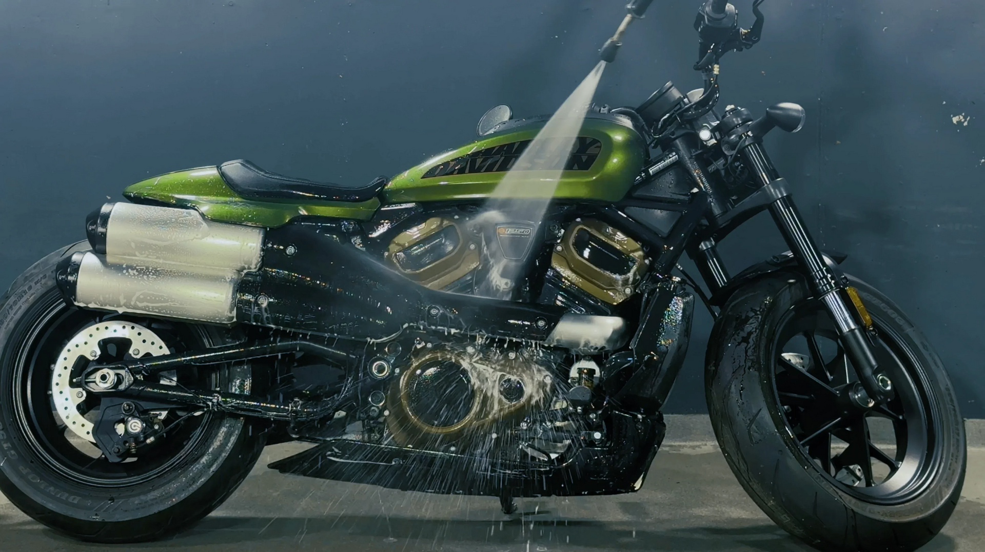 Motorrad glänzend halten: So reinigen und pflegen Sie Ihre Maschine richtig